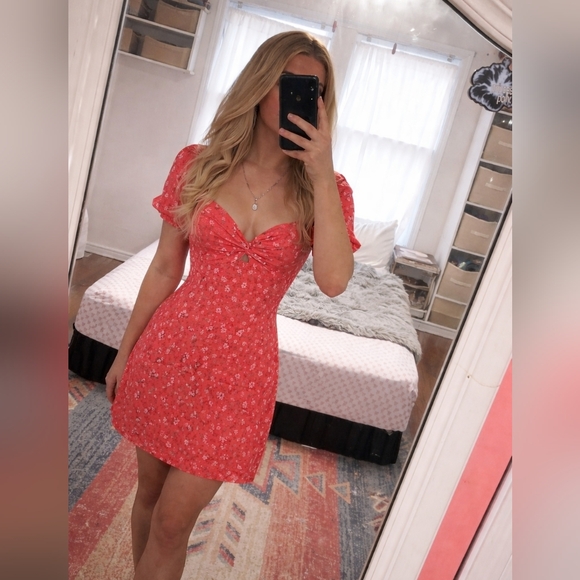 saltwater LUXE Coral Floral Puff Sleeve Dress - Picture 6 of 6